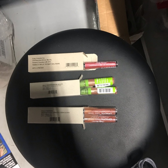 Lot of brand new make up - Picture 3 of 7